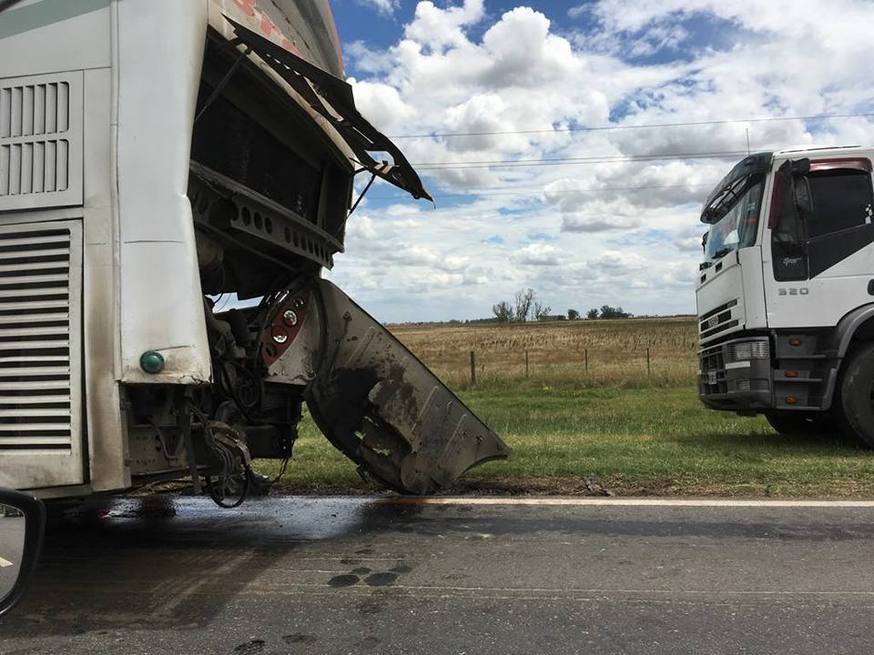 Accidente entre un colectivo y dos camiones en Ruta 34