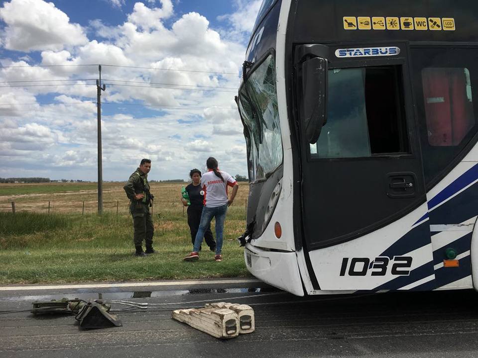 Accidente entre un colectivo y dos camiones en Ruta 34