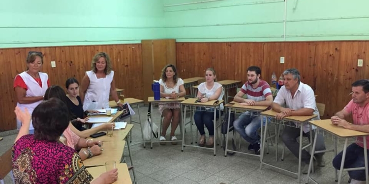 Gestionan refacciones para una escuela de San Genaro