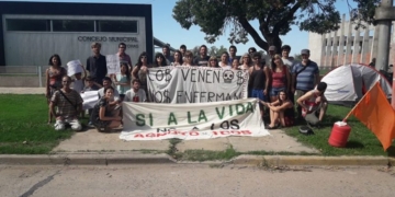 Totoras: vecinos autoconvocados acamparon frente al concejo