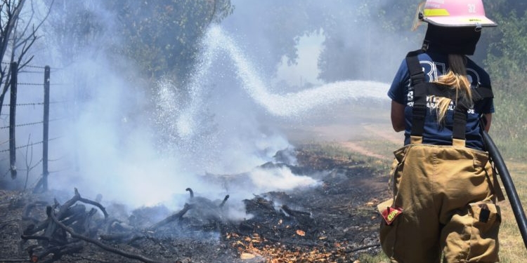Oliveros: quisieron quemar basura y desataron un incendio