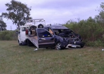 Un hombre herido al volcar con su vehículo sobre la autopista