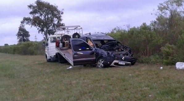 Un hombre herido al volcar con su vehículo sobre la autopista