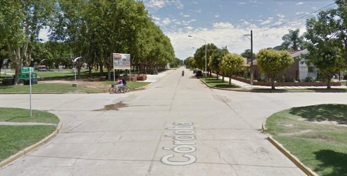 Oliveros: un menor en moto chocó con un auto