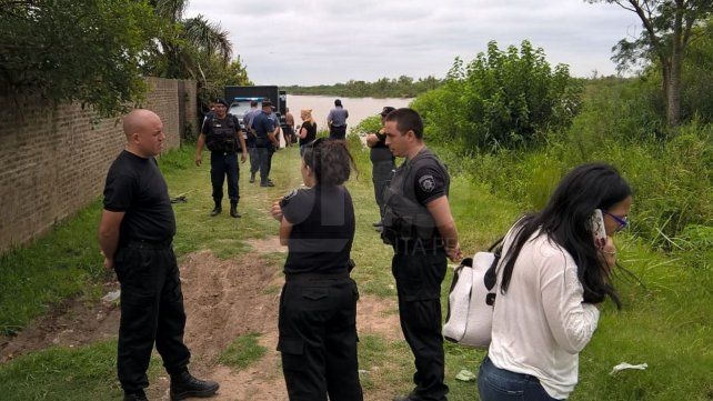 Encontraron el cuerpo de un hombre en el rio con los pies atados