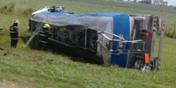 Liberaron la Ruta 34 tras el vuelco de un camión de combustible