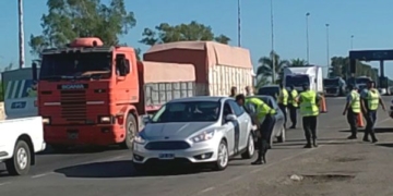 Camionero evadió control y encaró a un agente: fue detenido