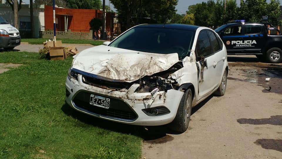 Violenta colisión entre auto y camión en Totoras
