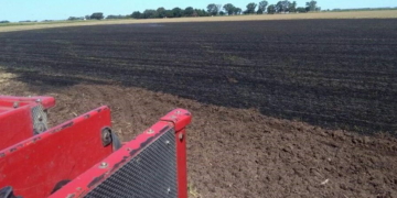 Bomberos de Serodino sofocaron un incendio de magnitud en un campo