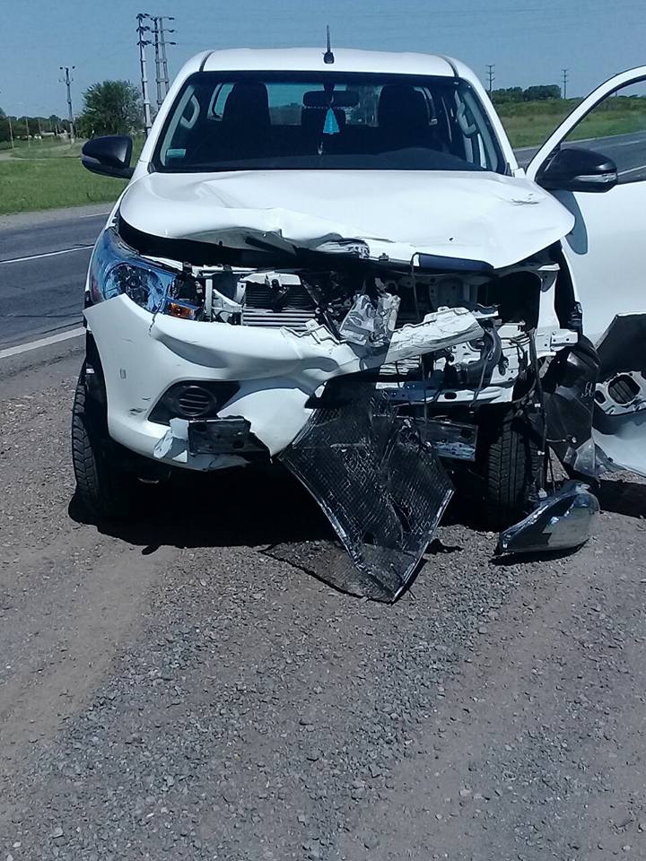 Una persona resultó herida al chocar una moto y una camioneta