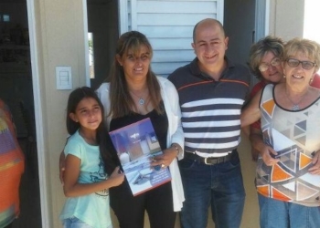 Dos familias totorenses recibieron las llaves de sus nuevos hogares