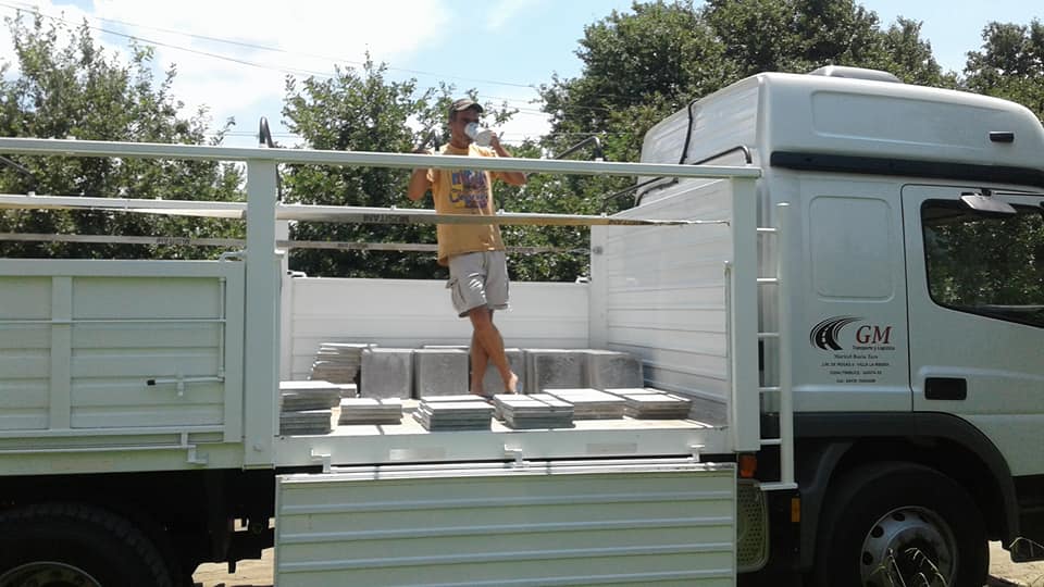 En crecimiento: el club de Villa La Ribera recibió el piso para su salón