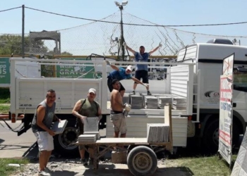 En crecimiento: el club de Villa La Ribera recibió el piso para su salón