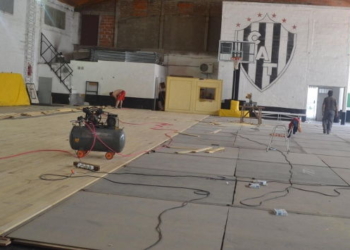 El Club Timbuense en plena obra para la construcción del piso parquet