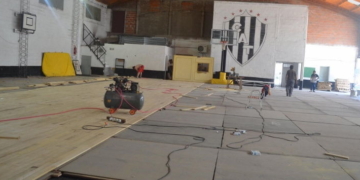 El Club Timbuense en plena obra para la construcción del piso parquet