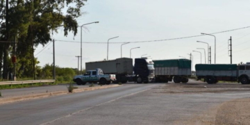 Como Timbúes, Ricardone bloqueó el paso de camiones por la ruta