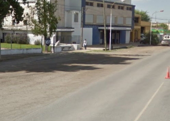 Un auto y una moto colisionaron sobre Ruta 11 en Maciel