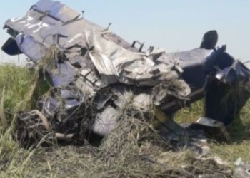 Cayó un avión fumigador y el piloto logró salvar su vida