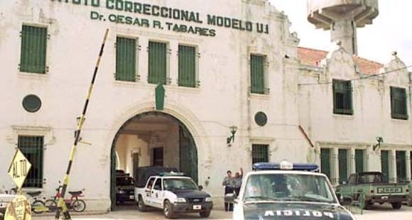 Mujer policía fue acuchillada en un colectivo cuando volvía de la cárcel de Coronda