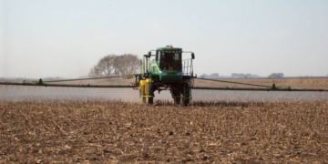 Vecinos de Andino recurrieron a la justicia por la denuncia del fumigador