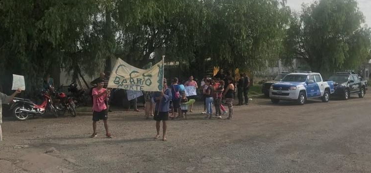 Vecinos cortaron la Ruta 11 en reclamo por servicios