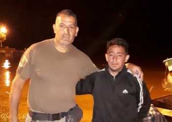 Un joven fue rescatado en las aguas del rio tras quedar varado largas horas
