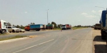Sigue la protesta de camioneros con nueve cortes en rutas santafesinas