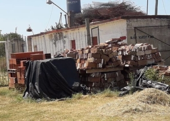 Robaron cientos de ladrillos de la cancha del Club Maciel