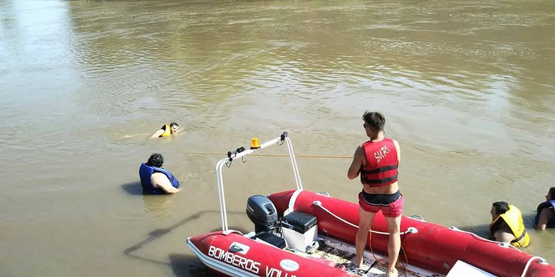 Bomberos de Totoras realizaron prácticas en el Río Carcarañá