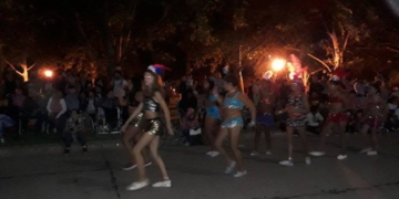 Totoras vivió una noche a puro carnaval frente al albergue
