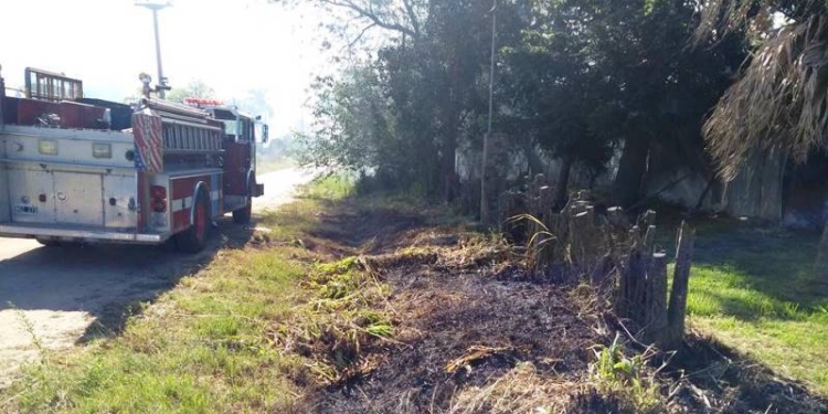 Quemaba basura frente a su casa y las llamas casi alcanzaron la vivienda