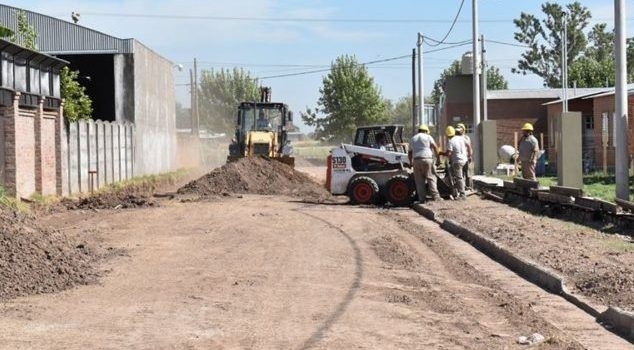 La comuna de Salto Grande continúa trabajando en sus calles