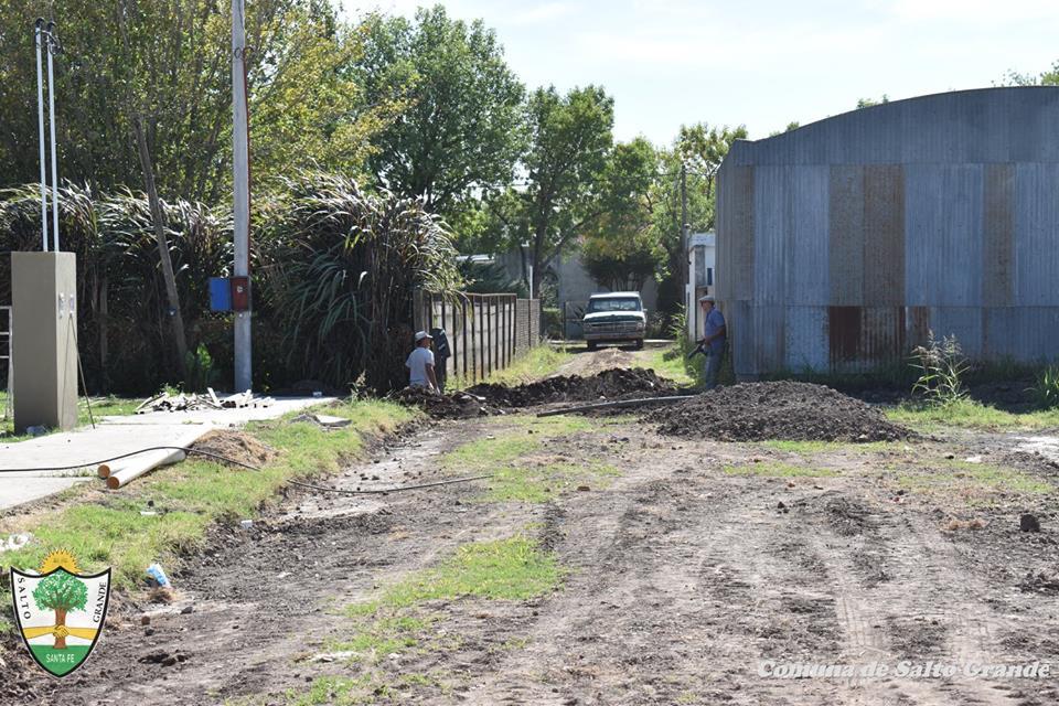 La comuna de Salto Grande continúa trabajando en sus calles