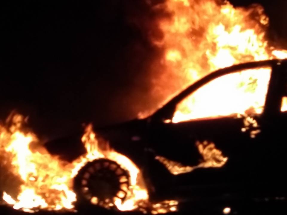 Un auto se incendio por completo en la región sobre ruta 11