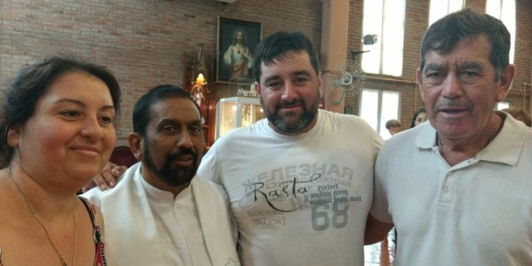 Promesa cumplida: caminaron 130 km por la ruta 34 y fueron recibidos por el Padre Ignacio