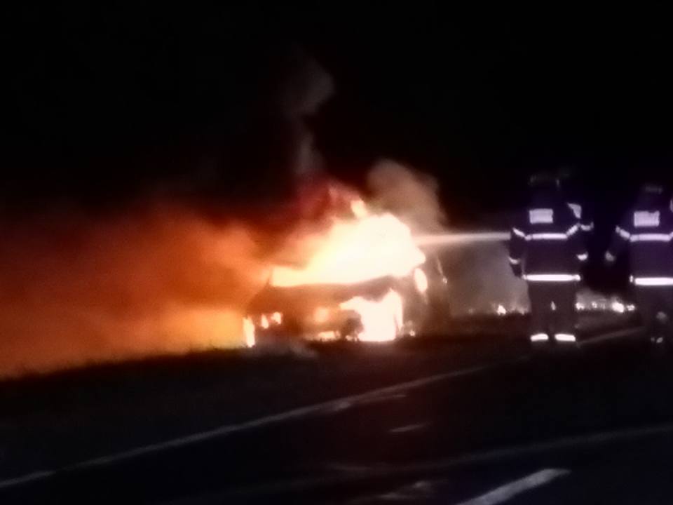 Un auto se incendio por completo en la región sobre ruta 11