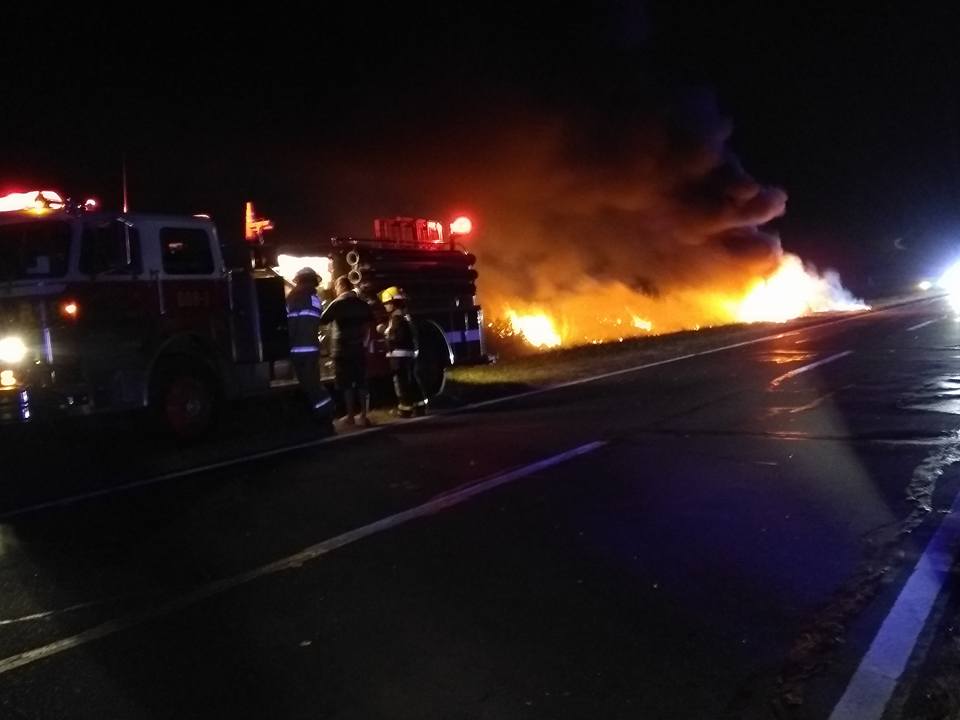 Un auto se incendio por completo en la región sobre ruta 11