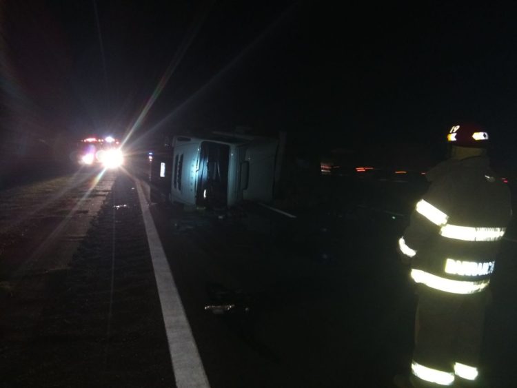 Autopista cortada entre Monje y Maciel por el vuelco de un camión