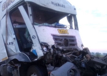 Un chofer herido tras choque de camiones en la autopista