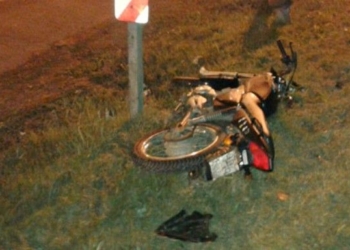 Un hombre cayó de su moto en la autopista y quedó inconsciente