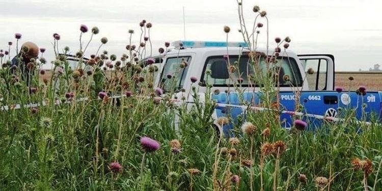 Accidente fatal en un camino rural: joven cayó de su moto y murió