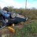 Un joven rescatado por bomberos tras volcar y chocar en la región