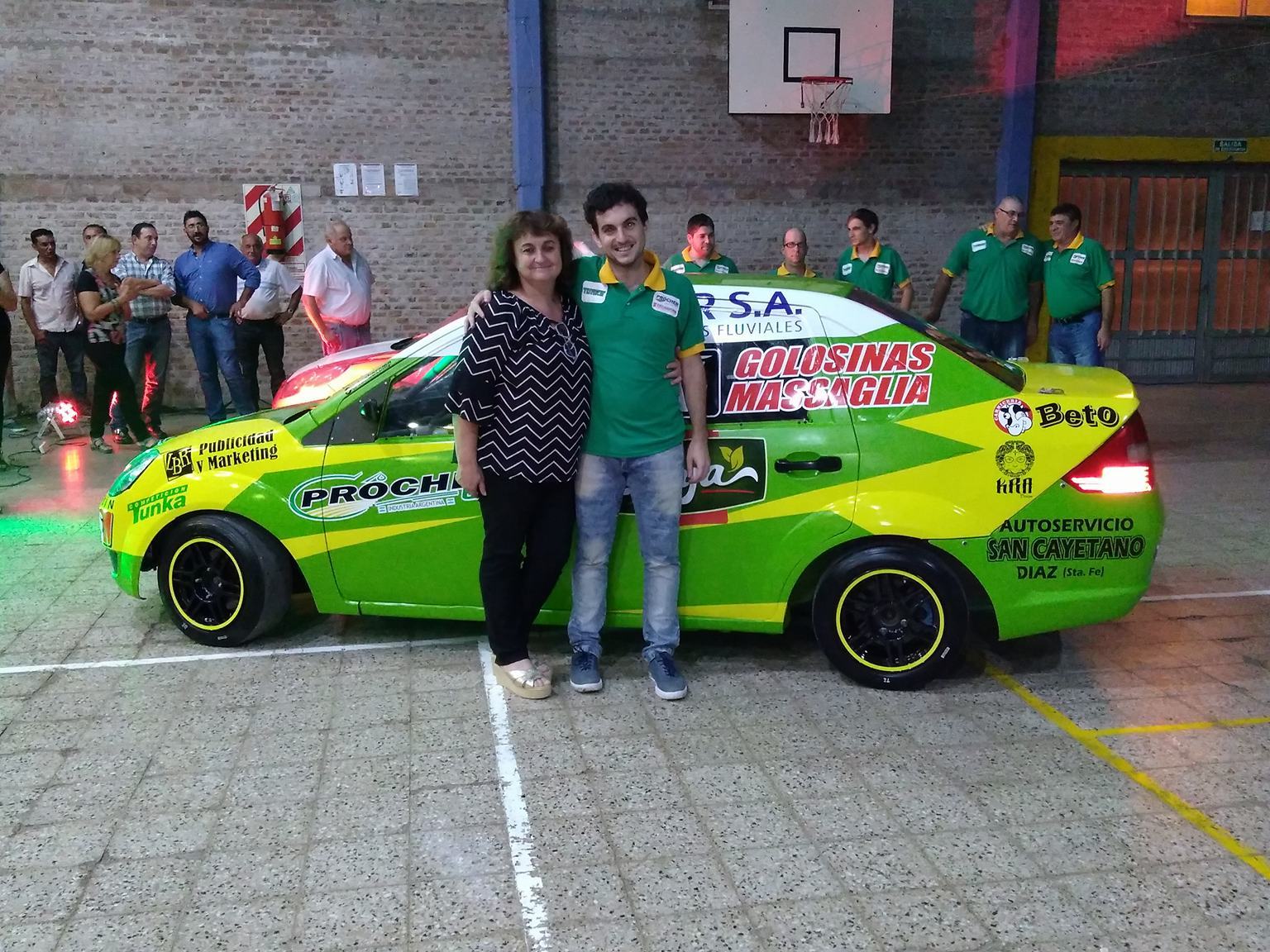 Enzo Massaglia presentó su auto para competir en Turismo Agrupado 1600