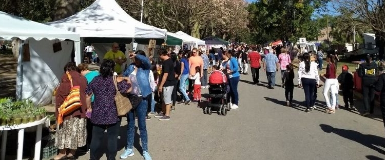 Miles de personas disfrutaron de los artesanos y espectáculos en Gaboto