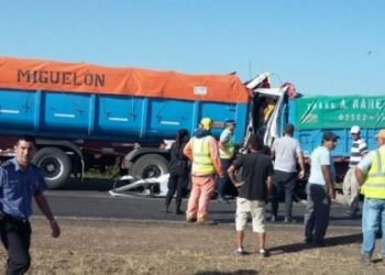 El camionero accidentado en Oliveros sufrió fractura expuesta en ambas piernas