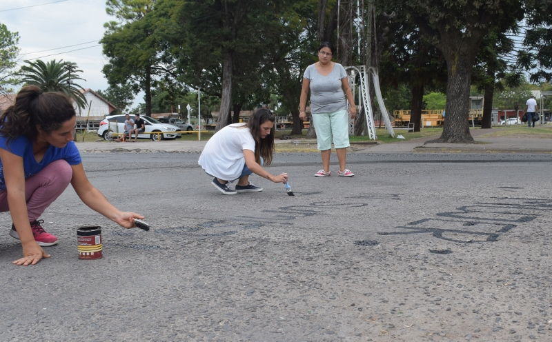 Masiva caravana de mujeres participó del 8M en la región