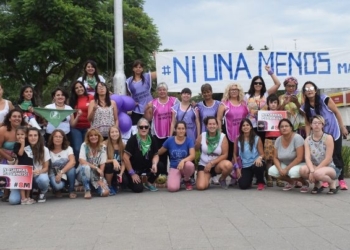 Masiva caravana de mujeres participó del 8M en la región