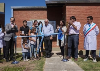 Lifschitz y Rasetto entregaron 15 viviendas e inauguraron un acueducto