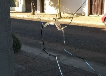 Rompieron a piedrazos varios vidrios del Club Boca de Serodino