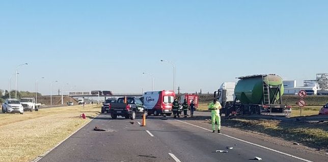 Accidente fatal en autopista: un muerto y un herido